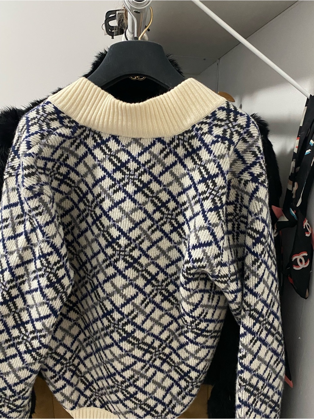 Saint Laurent Cream & Navy Geometric Knit Cardigan - Picture 4 of 5